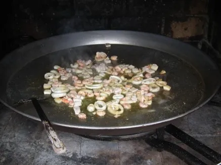 3.- Sofríendo el emperador y las gambas