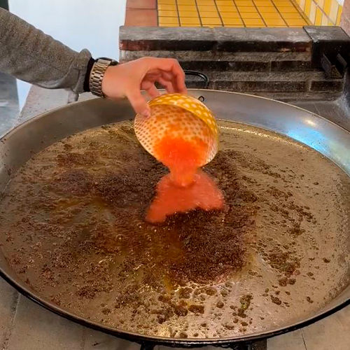 6.- Añadimos el calamar y mezclamos