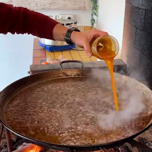 5.- Sofreimos el tomate con pimentón 