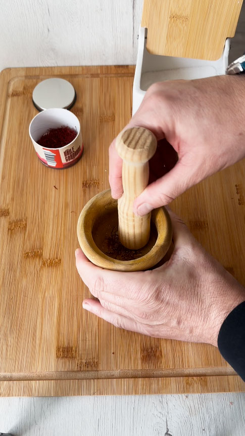 3.- Preparamos nuestra infusión de azafrán