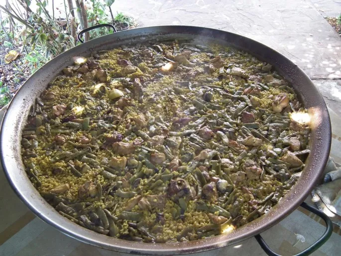 8.- Paella Valenciana