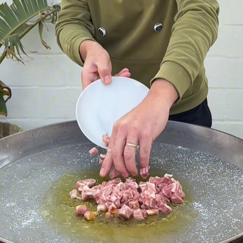 2.- Corta el pulpo y sofrielo