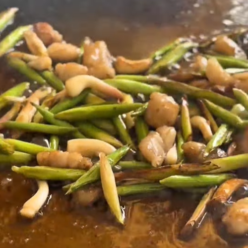 2.- Corta el pulpo y sofrielo