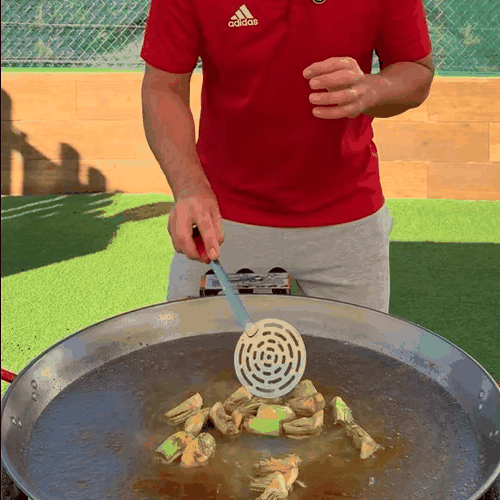 2.- Corta el pulpo y sofrielo