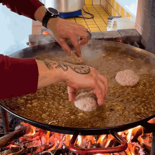 6.- Añadimos el calamar y mezclamos