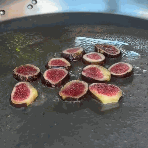 2.- Corta y tritura los tomates