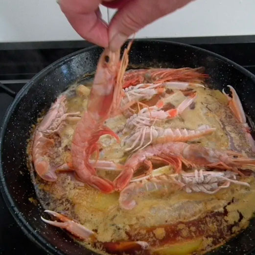 10. - Añdir gambas y cocción
