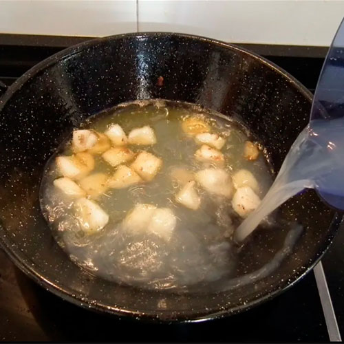 4.- Añadir caldo pescado