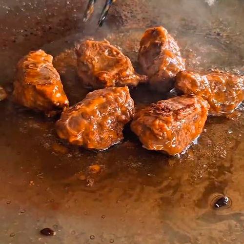 2.- Corta el pulpo y sofrielo