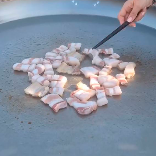 2.- Corta el pulpo y sofrielo