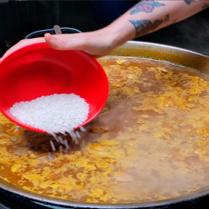 6.- Añadir el arroz