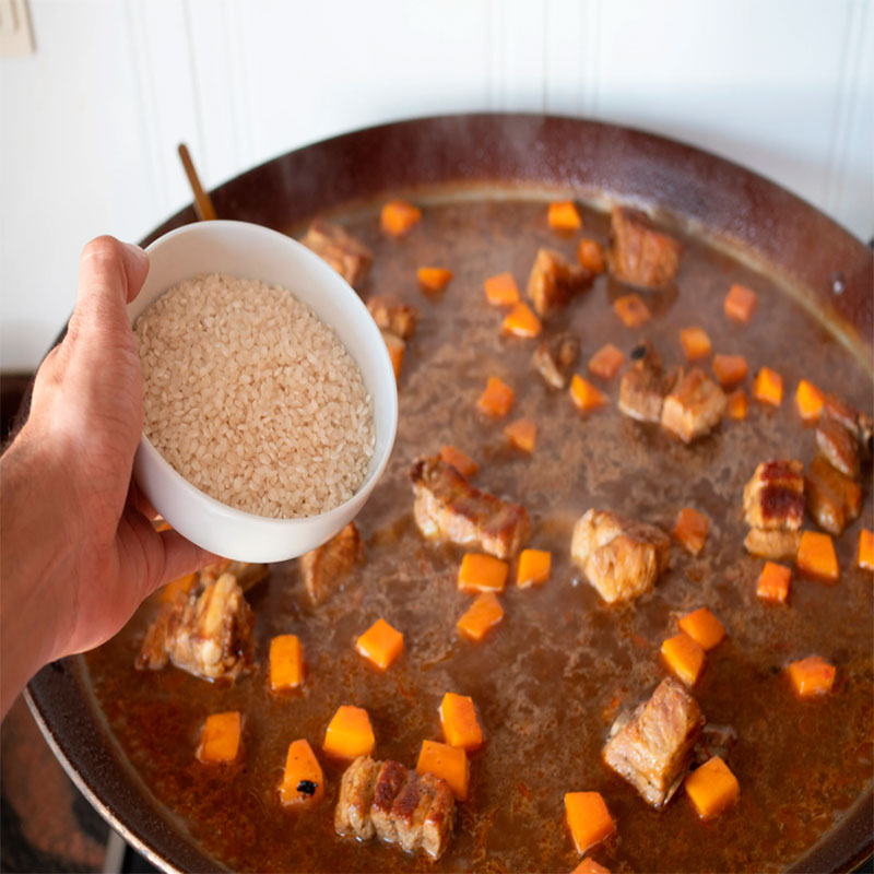 10.- Añadir el arroz y cocer