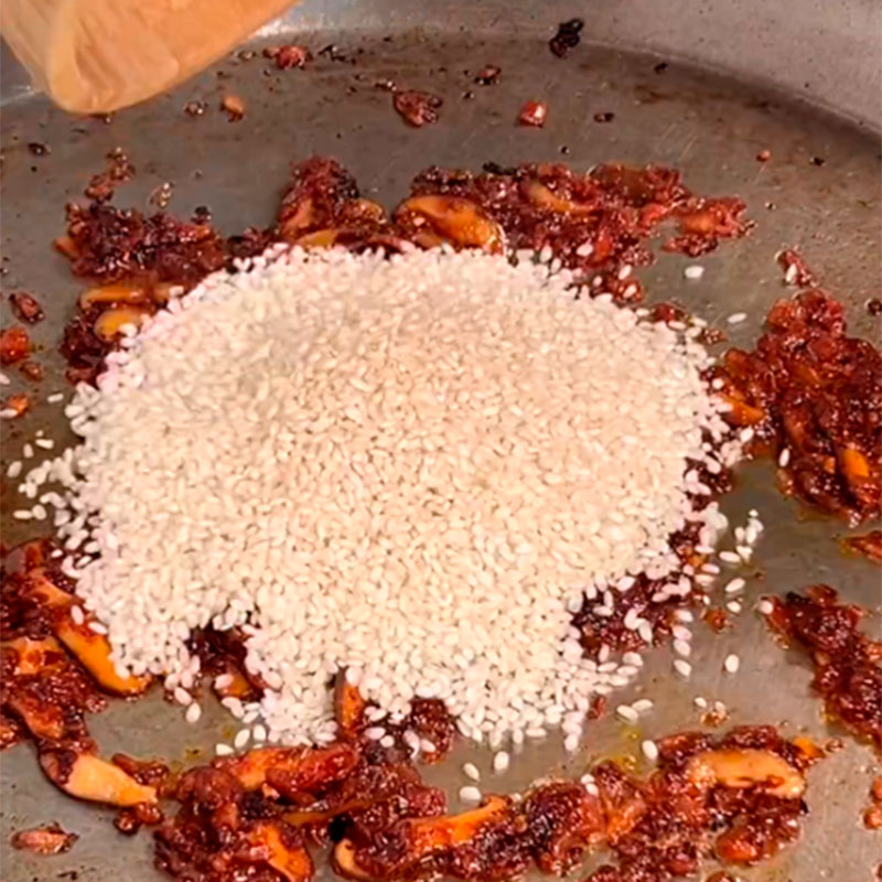 9.- Echamos el arroz y nacaramos