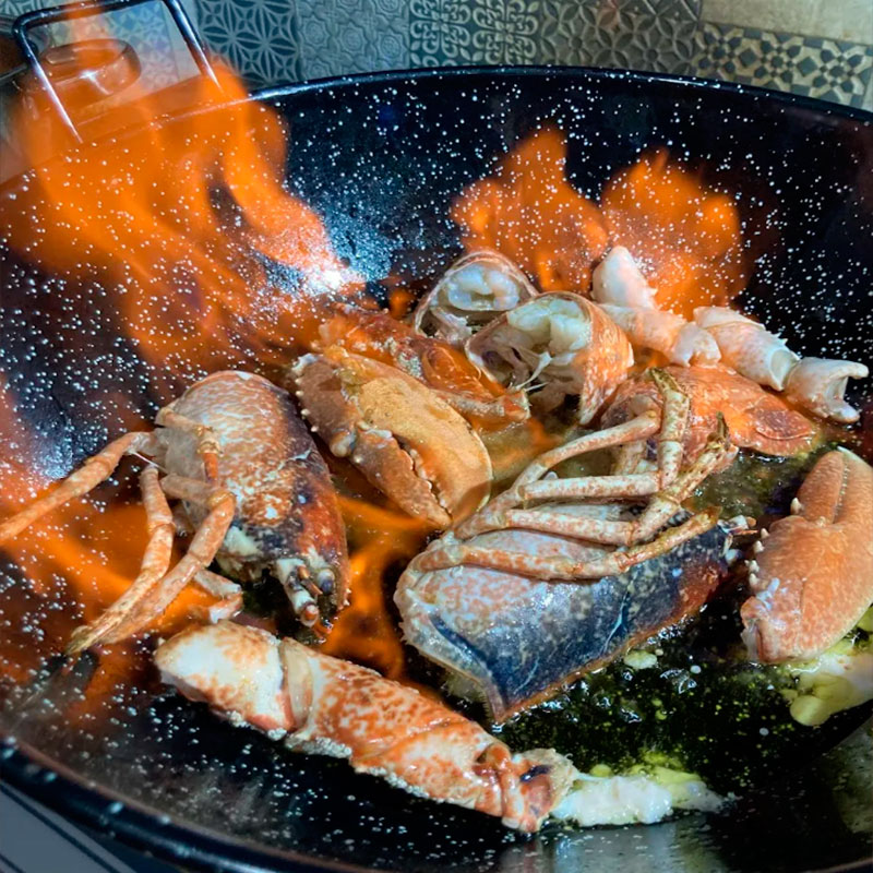 3.- Marcamos y flambeamos 1 bogavante