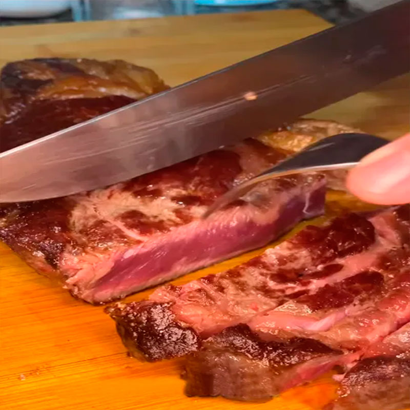 7- Dorar el chuleton y vestir el arroz