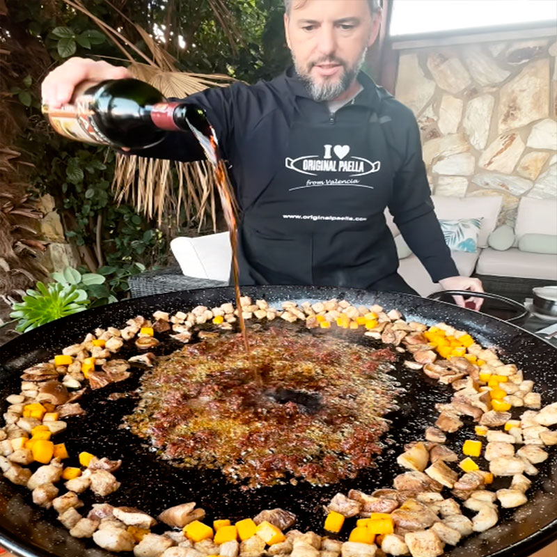 9.- Añadir sofrito y vermut