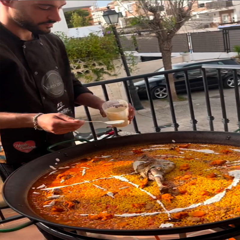 9.- Añade el allioli de pera y reposar