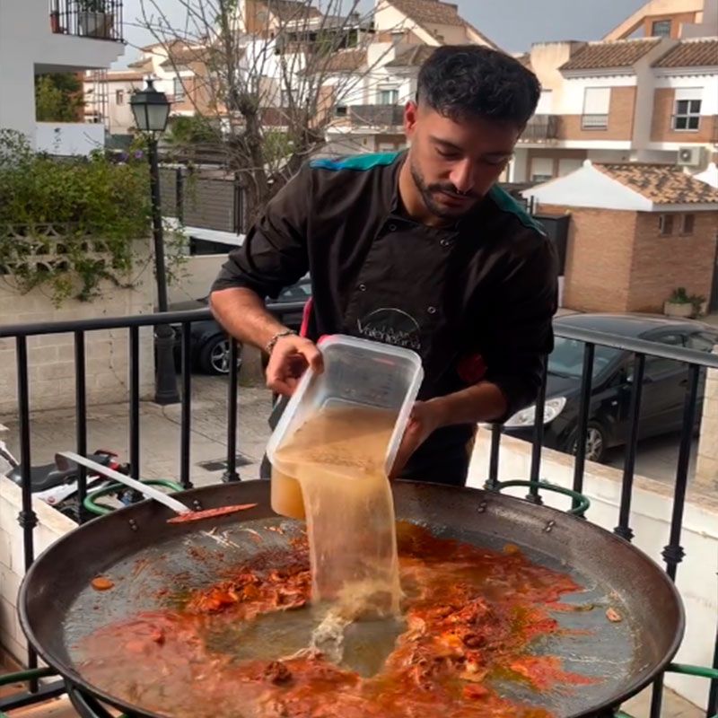 6.- Añadimos el caldo