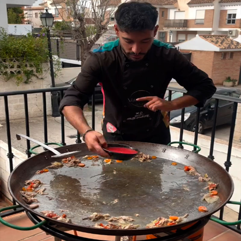 4.- Añadimos tomate con ajos