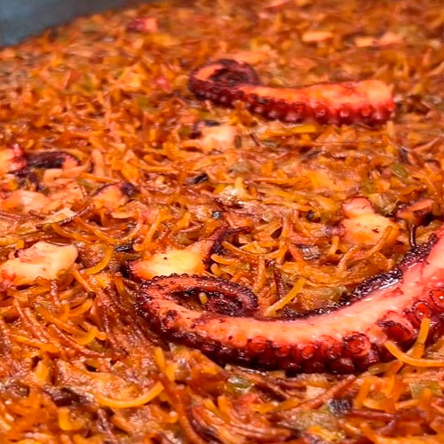 Receta de _comeydisfruta_: Fideua de pulpo y puerros