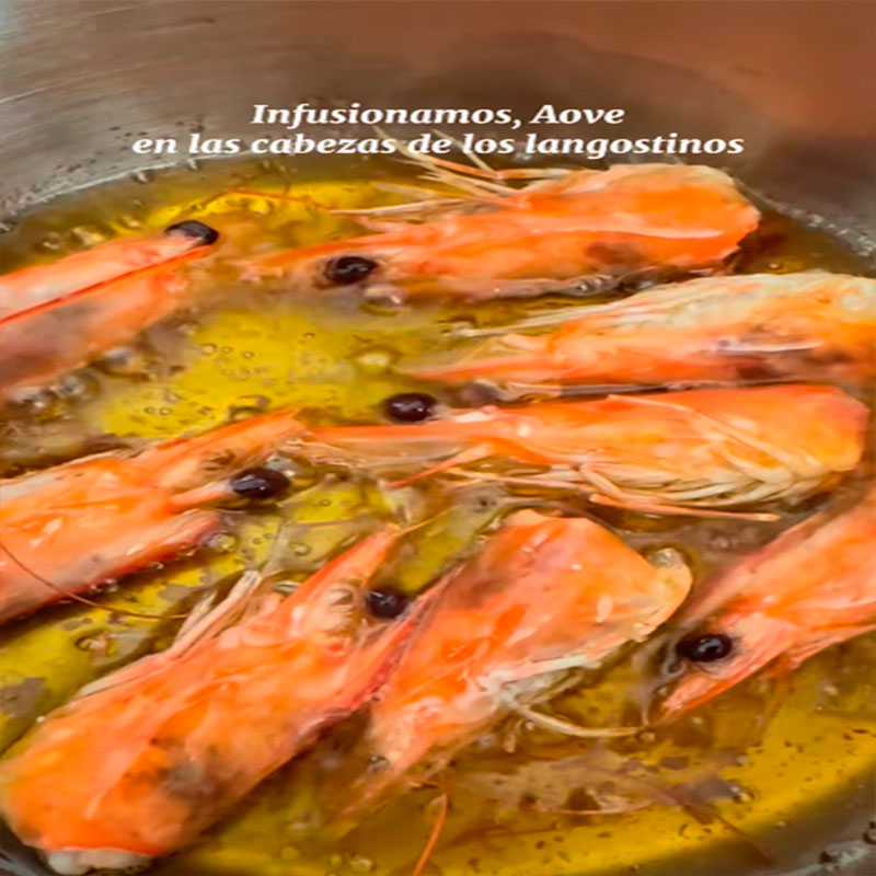 4.- Infusionar el aceite en las cabezas de los langostinos
