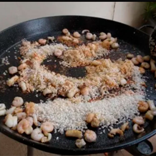 5.- Añadir el arroz 5.- Añadir el arroz