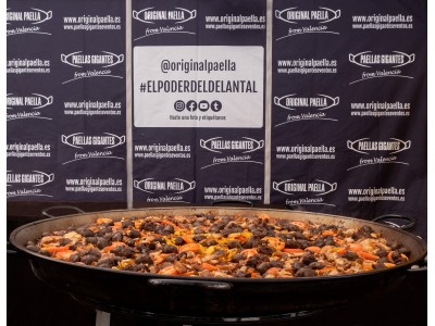 Receta de @originalpaella: Arroz al horno en paella para 200 personas