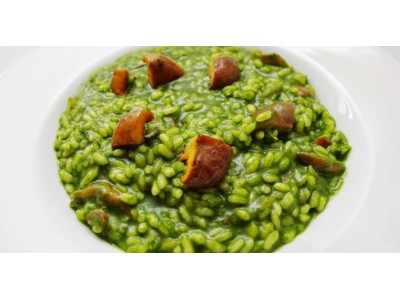 Receta de @ximo_carrion: arroz con capellanets a la llama, fondo de sus espinas , espinacas licuadas y setas