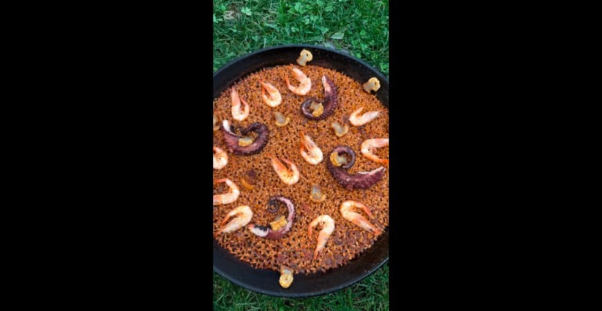 Receta de @cherenayuso: Paella de pulpo, gambas y torreznos