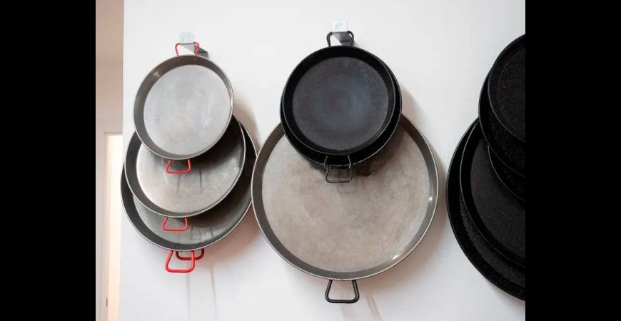 Colgadores para paellas y soportes para paelleras - como guardar tus paellas
