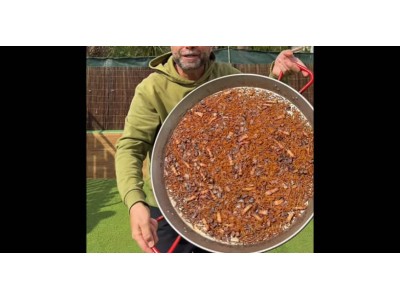 Receta de _comeydisfruta_: Fideuá de secreto, torrezno y ajos tiernos