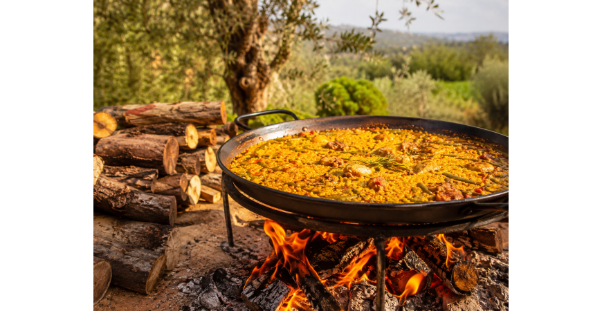 como hacer una paella a leña 