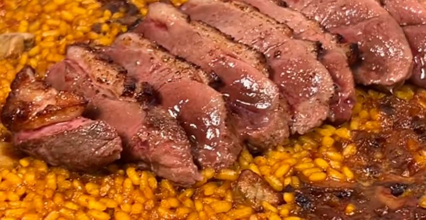 Receta de _comeydisfruta_: Arroz de magret de pato, setas y foie